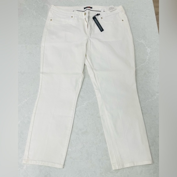 JustFab Straight Leg White Denim Jeans Petite size 36 - Picture 1 of 5